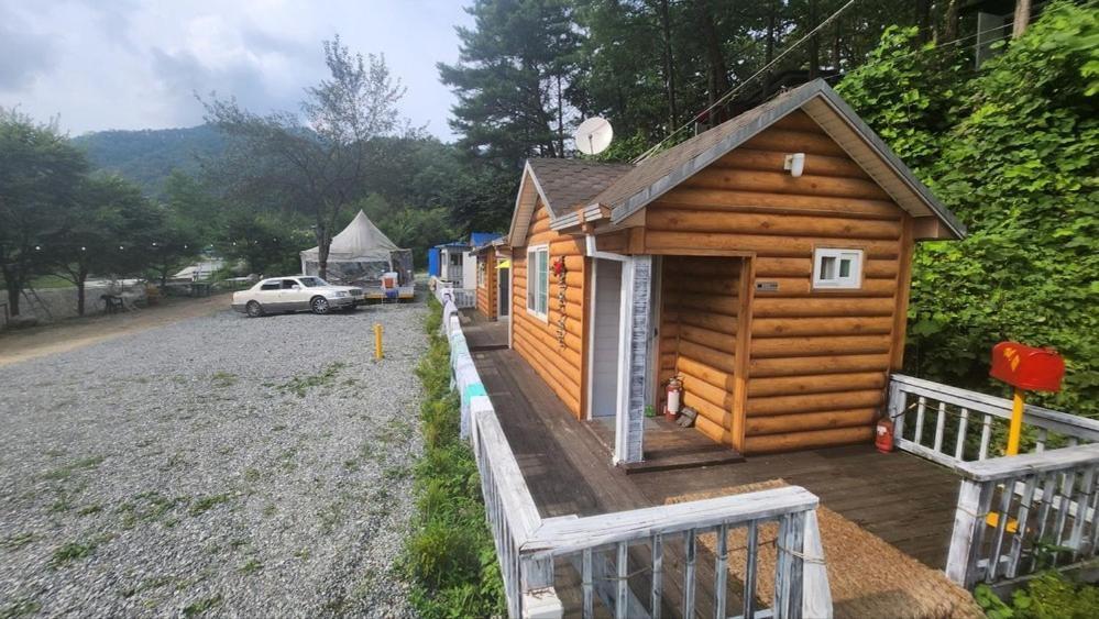 Hongcheon Gongjaksan Recreational Forest Pension Oda fotoğraf